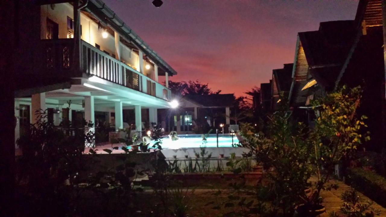 Tanabendang Banglos Pantai Cenang  Eksteriør billede